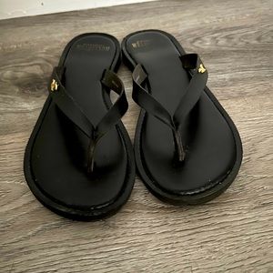 Black Hollister flip-flops (Used)